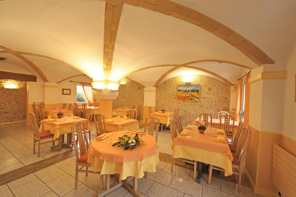 LOGIS Hôtel Le Moulin Des Gardelles Riom Exterior foto