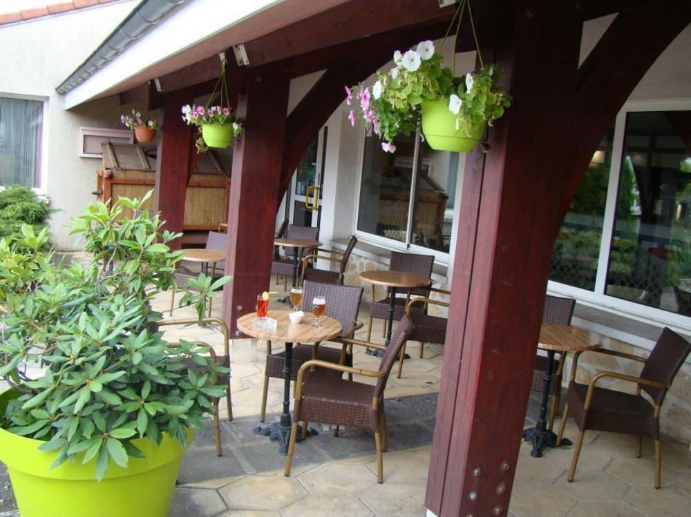 LOGIS Hôtel Le Moulin Des Gardelles Riom Exterior foto